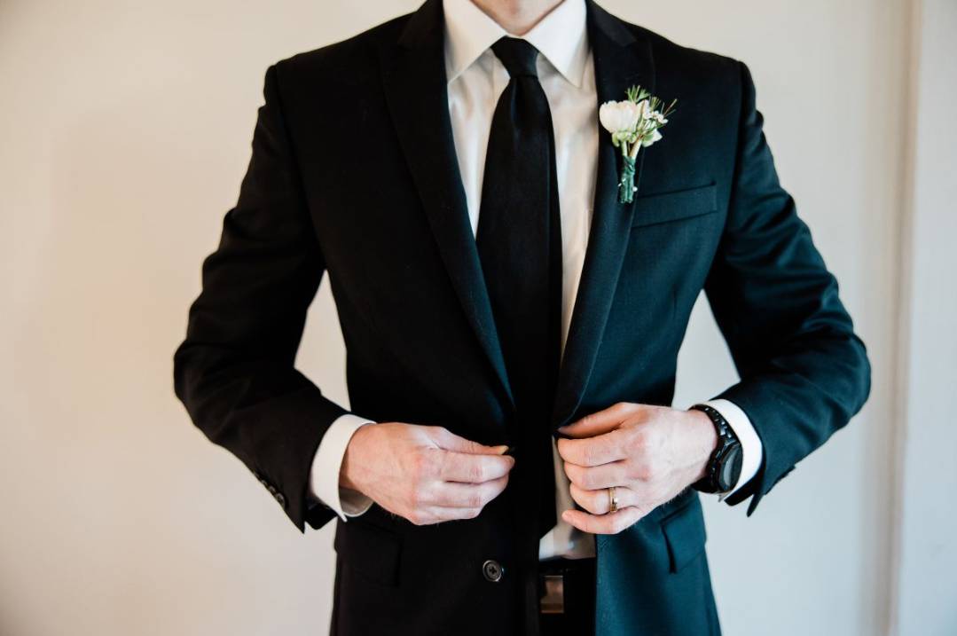 Choosing the Right Fabric for Your Custom Suit