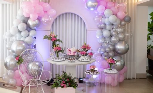 Innovative balloon arrangements including arches