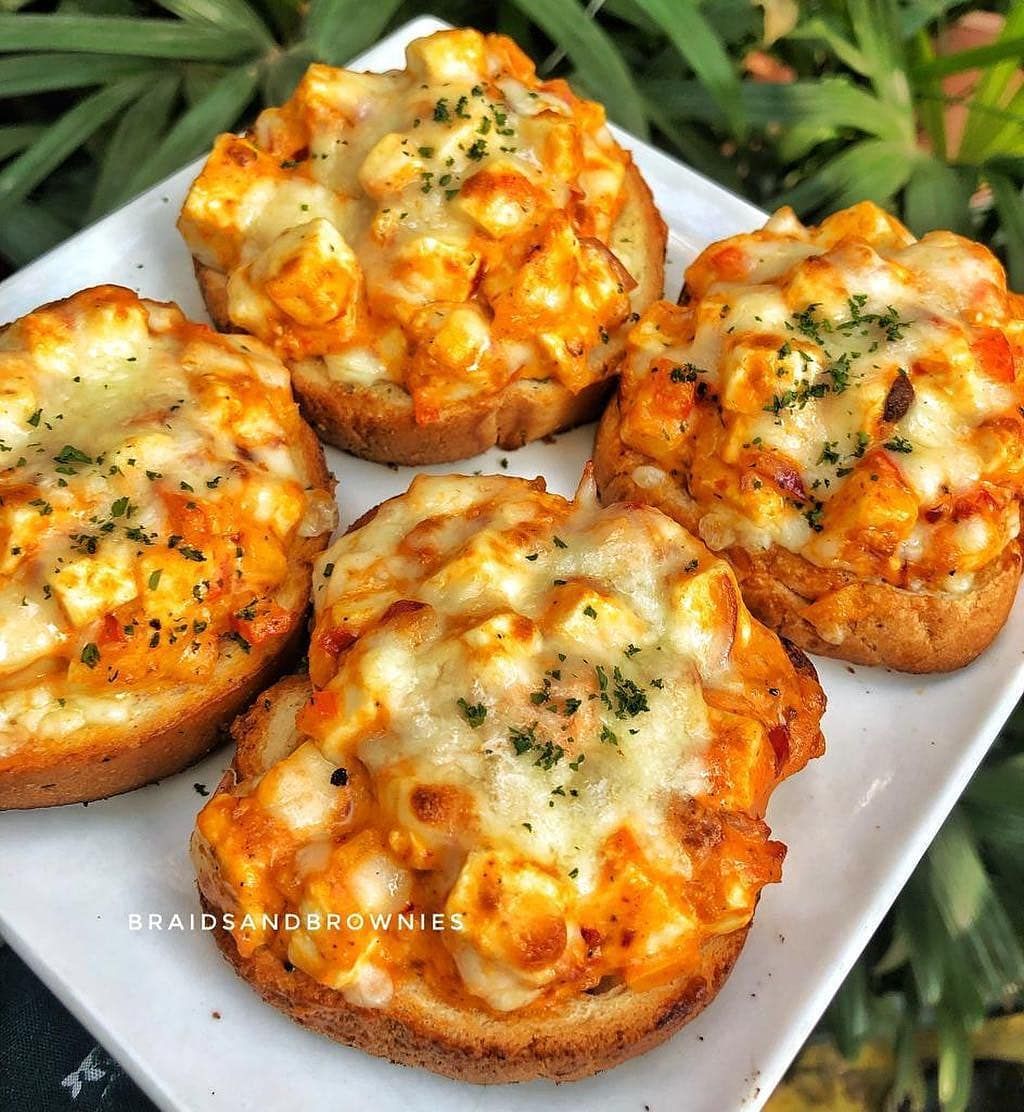 Paneer Tika Garlic Bread