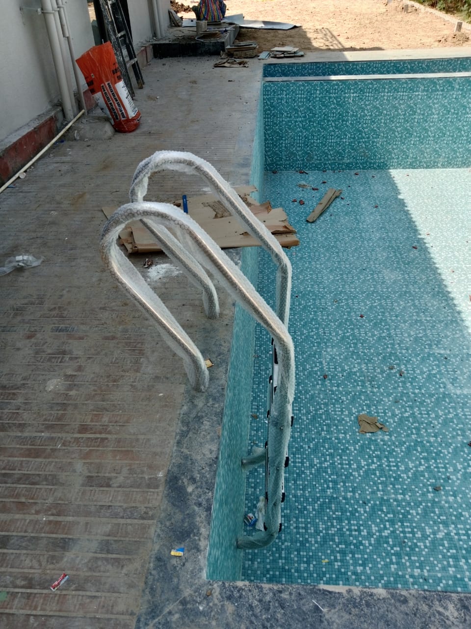 Swimming pool leader